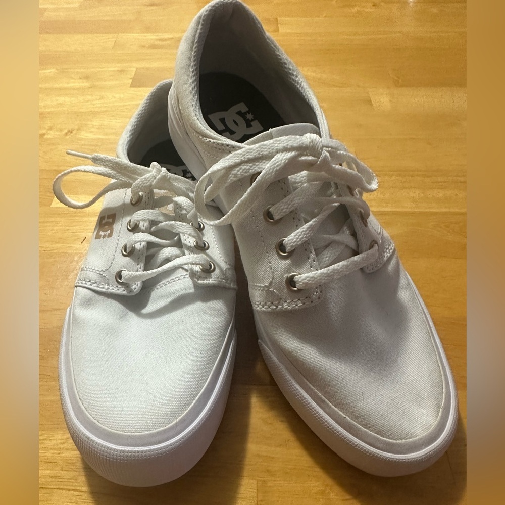 DC Trace TRX Classic White Skate Shoes. Size 7. ❣️